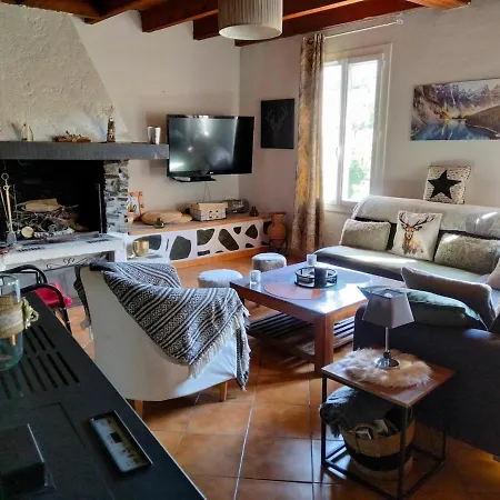 Maison Proche De Lacs Entouree De Bois Et Forets